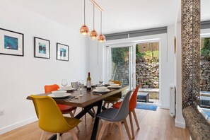 Dining - Merlins Gardens - Tenby Cottage (Tenby)