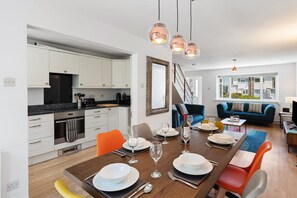Dining - Merlins Gardens - Tenby Cottage (Tenby)