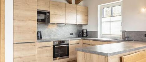 Réfrigérateur, micro-ondes, four, lave-vaisselle