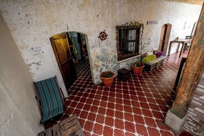 Living area - Amura Hostel  (Antigua Guatemala)