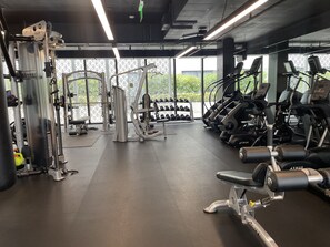Fitness facility - Wynwood 2BR w/ Rooftop Pool & City Views (Miami)