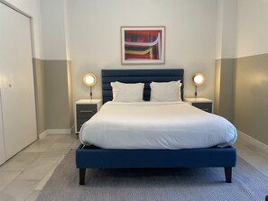 2 bedrooms, desk, iron/ironing board, free WiFi - Wynwood 2BR w/ Rooftop Pool & City Views (Miami)