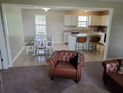 The Riverbend House, 3 bedroom, 2 bath home !