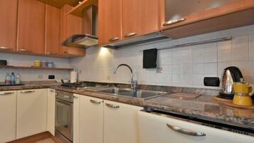 Frigorifero, microonde, forno, lavastoviglie