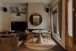 Lobby sitting area - Casa Seis Siete (Mexico City)