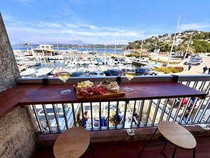 Outdoor dining - Appart. Premier Étage sur Port et Plage des Oursinières Clim (Le Pradet)