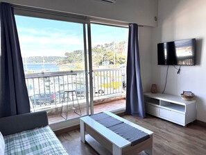 Smart TV - Appart. Premier Étage sur Port et Plage des Oursinières Clim (Le Pradet)