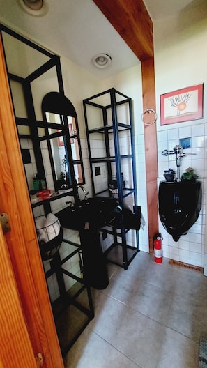 Jetted tub, hair dryer, towels, soap
