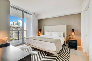 2 habitaciones, tabla de planchar con plancha, cuna de viaje y wifi 