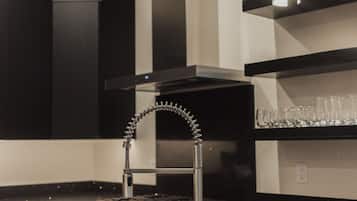 冰箱、微波炉、烤箱、炉灶