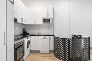 Kjøleskap, mikrobølgeovn, ovn og oppvaskmaskin