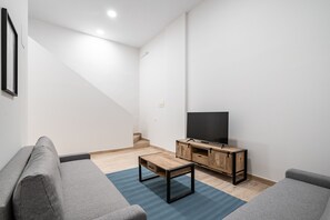 TV - DUPLEX REFORMADO EN MORATALAZ DE ALQUILER TEMPORAL (Madrid)