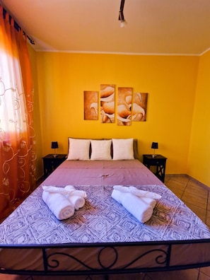 1 chambre, bureau, accès au Wi-Fi (inclus), literie fournie