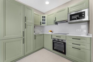 Réfrigérateur, micro-ondes, four, cafetière/bouilloire