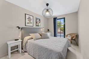 2 chambres, fer et planche à repasser, Wi-Fi gratuit, draps fournis