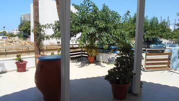 Studio Familial, 2 lits une place, rez-de-chaussée | Terrasse/Patio