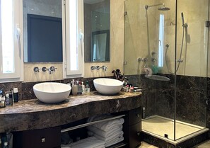 Shower - Majestic 5 stars Villa in Casablanca (Casablanca)