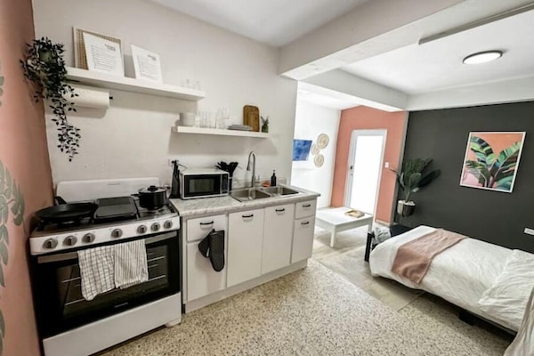 1 chambre, fer et planche Ă repasser, Wi-Fi gratuit, draps fournis