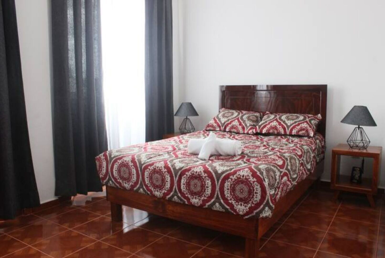 2 habitaciones, tabla de planchar con plancha y wifi gratis 