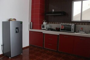 Dishwasher, cookware/dishes/utensils