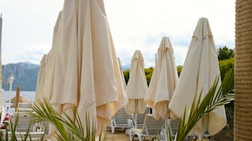 Private beach, beach umbrellas, beach bar