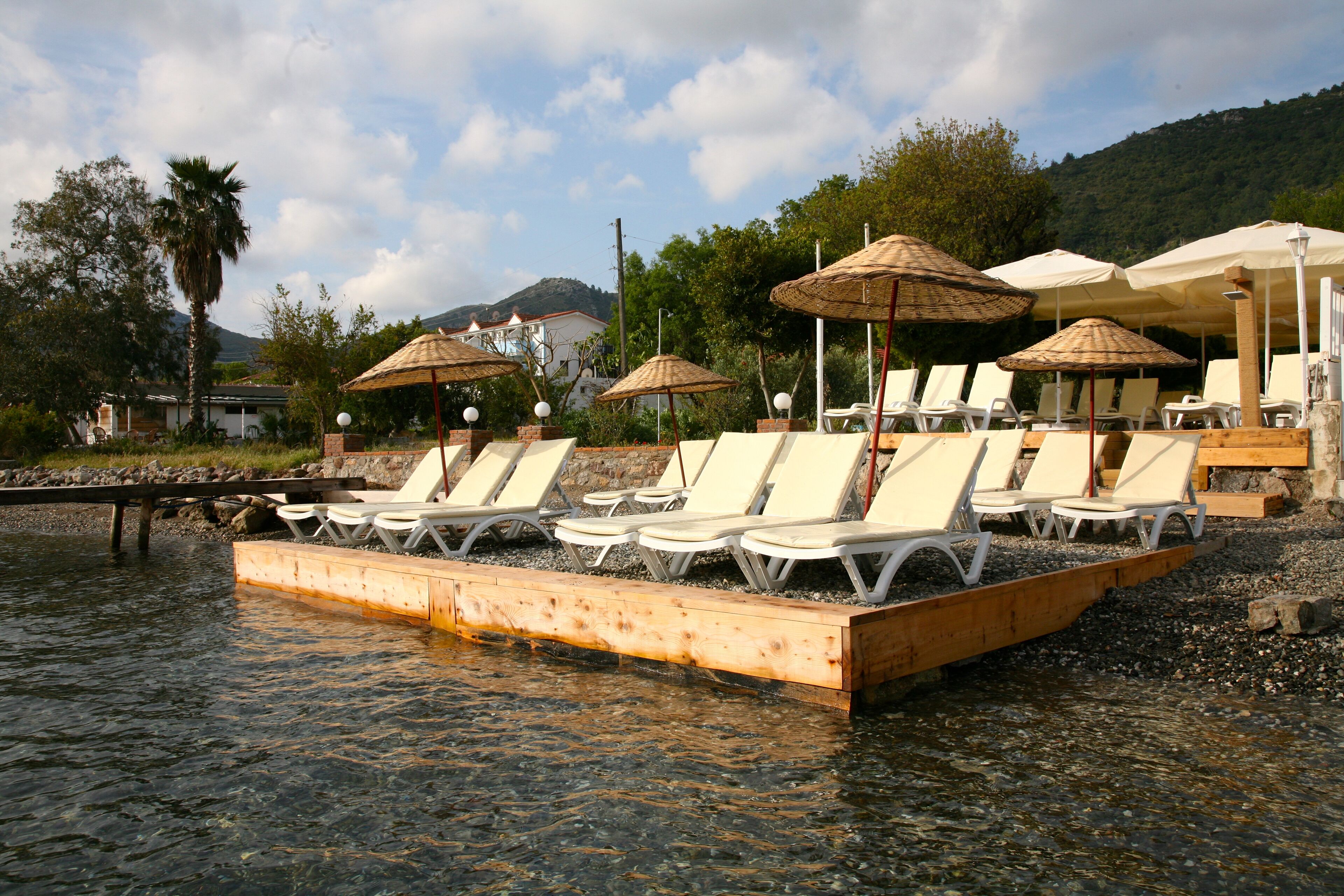 Privatstrand, Sonnenschirme, Strandbar