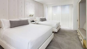 1 bedroom, iron/ironing board, WiFi, bed sheets - Luxury 1 Bedroom Suite at DELANO+ Living Room with Couch + 2 restrooms +Parking  (Las Vegas)