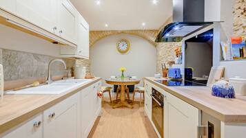 Réfrigérateur, micro-ondes, four, lave-vaisselle