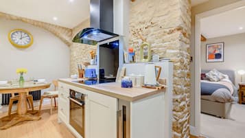 Réfrigérateur, micro-ondes, four, lave-vaisselle