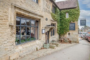 Exterior detail - Cotswold holiday cottage with excellent central location - Masters House (Stow-on-the-Wold)