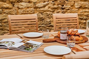 Dining - Cotswold holiday cottage with excellent central location - Masters House (Stow-on-the-Wold)