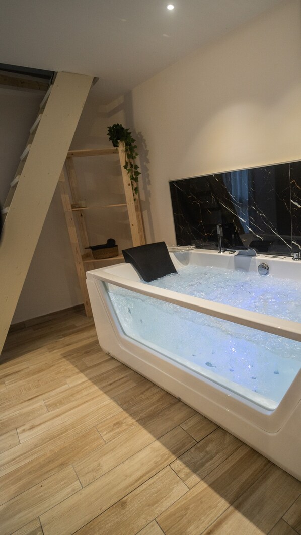 特色套房 | 私人 SPA 浴缸