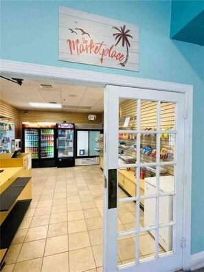 Gift shop - Deluxe Disney Area 3BD 2BA at Bahama Bay Resort and Spa (Polk County)