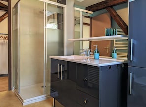 Bathtub, hair dryer, towels - Ecrin Vue Lac (Sévrier)