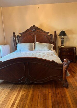 1 quarto, escrivaninha, ferros/tábuas de passar roupa, Wi-Fi de cortesia