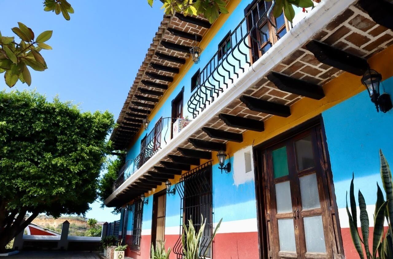 Vista frontal de la propiedad