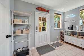 Interior - 4/2 Walk to the beach and restaurant/bar district! (Jacksonville Beach)