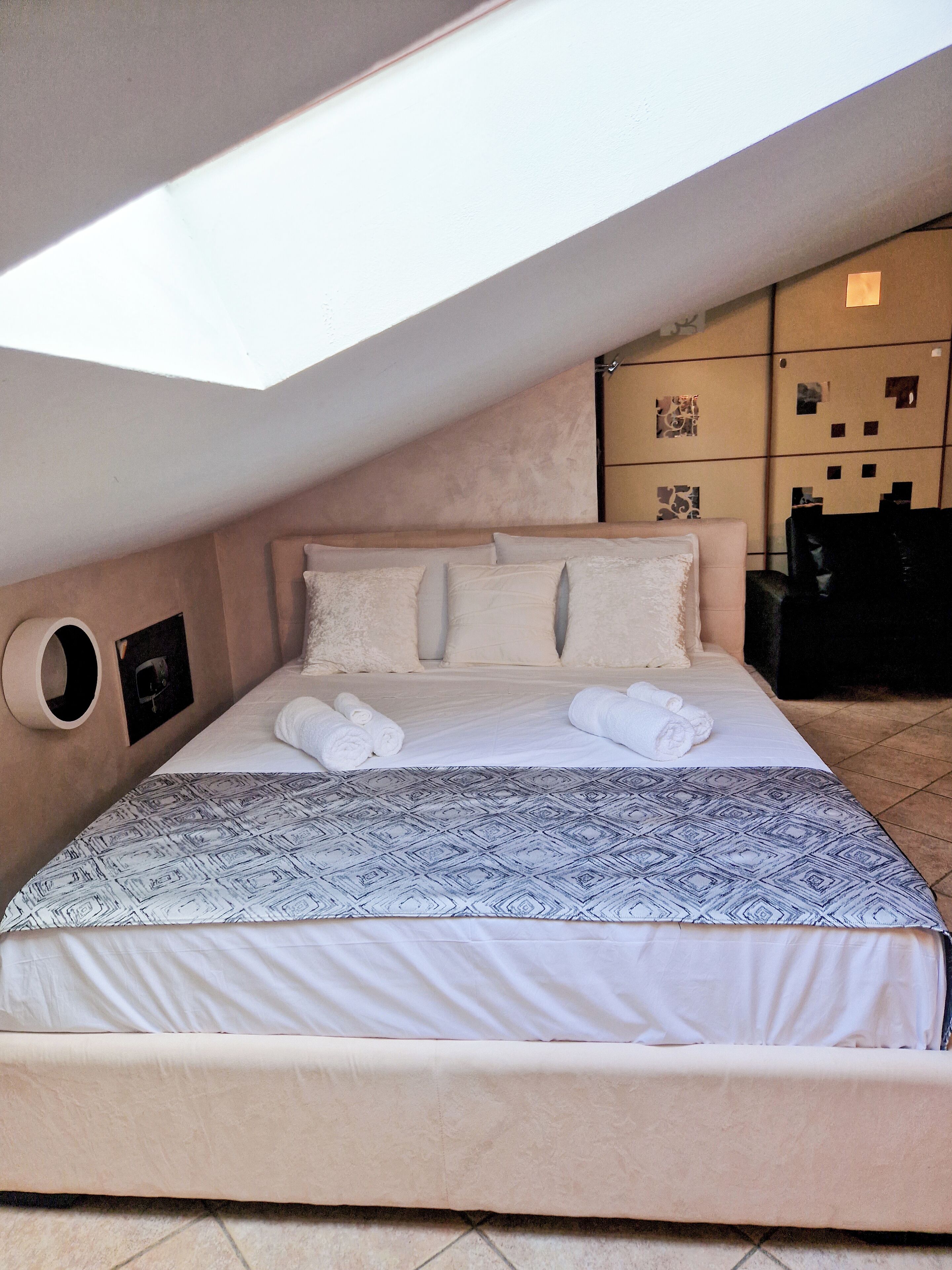 1 多间卧室、办公桌、免费 WiFi、床单