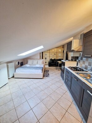 1 bedroom, desk, free WiFi, bed sheets
