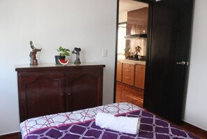 1 habitación, tabla de planchar con plancha y wifi gratis