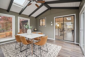 Outdoor dining - Bright, Spacious 4BD Suburban Nest w/Garage & Yard, hosted by DenverStays (Arvada)