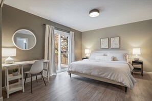 4 bedrooms, desk, iron/ironing board, travel cot - Bright, Spacious 4BD Suburban Nest w/Garage & Yard, hosted by DenverStays (Arvada)