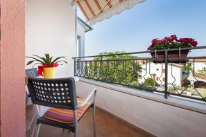 Outdoor dining - ADRIA One-Bedroom Apartment with Balcony 2 (Rovinj)