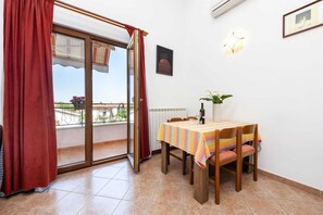 Dining - ADRIA One-Bedroom Apartment with Balcony 2 (Rovinj)