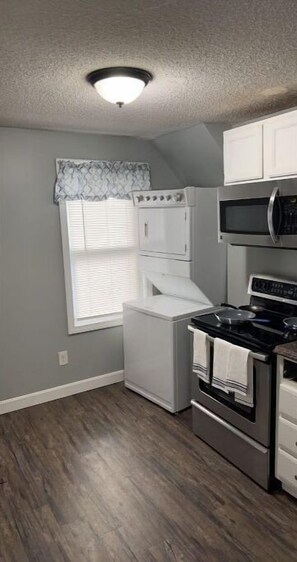 Fridge, oven, stovetop