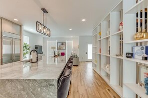 Interior - Stunner on Delaware/City Views/2 Rftop Decks (Nashville)