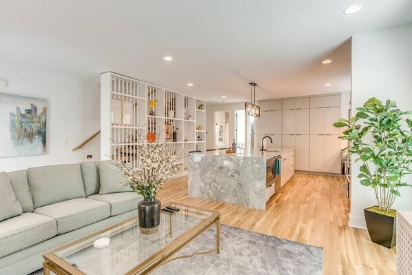 Smart TV - Stunner on Delaware/City Views/2 Rftop Decks (Nashville)