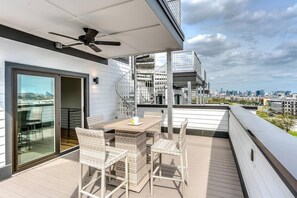 تناول الطعام بالخارج