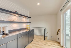 Interior - Stunner on Delaware/City Views/2 Rftop Decks (Nashville)