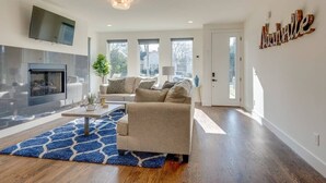 Smart TV - One Mile to Broadway/2 Rooftop Decks/9 Beds (Nashville)